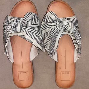 BRAND NEW DOLCE VITA SANDALS